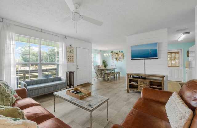 Deja Blue Beach House - West End PCB - Golf Cart included!