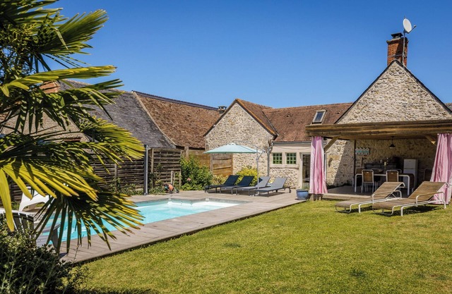 Del Teil, casa de vacaciones con piscina climatizada, servicio y convivencia + wifi
