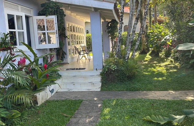 Encantadora casa a 100 metros de la playa, 3 dormitorios (dos suites), 3 baños.