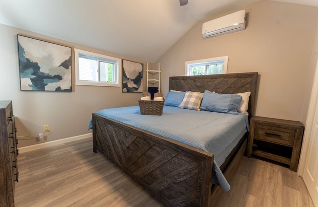 Delightful Lake View Cabin in Alton Bay Now featuring Lake Access, AC/ TV/ WiFi