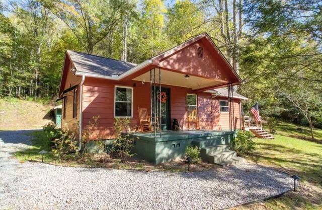 Modern Comfort in Total Seclusion 3BR Smoky Mtn Cabin Getaway