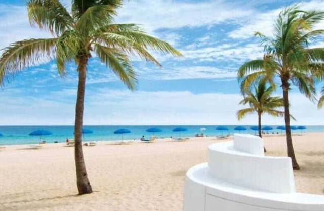 DelSole- Waterfront BeachHome,HeatedPool,Wlk2Beach