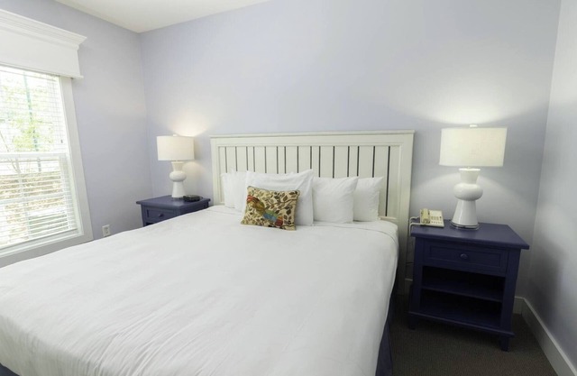 Deluxe 2BR Cottage w/Whirlpool Tub + Deck Near Williamsburg Hotspots