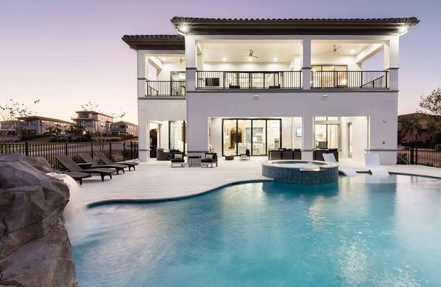 Deluxe Mansion with Swim up Bar and Pool Slide at Reunion