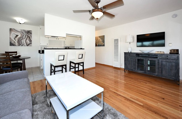 Deluxe Upper unit in Mar Vista close to Beach
