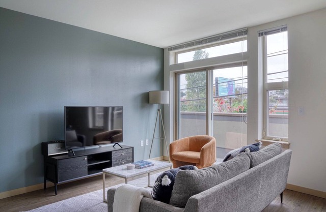 Deluxe Wallingford Jr 1BR w/ BBQ, nr Dining & Shopping, by Blueground