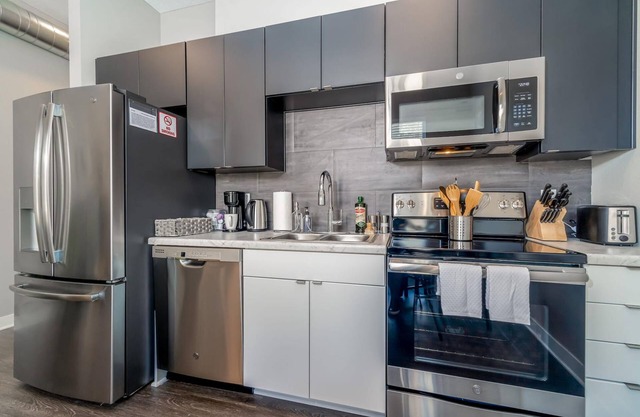 Des Moines Luxe 1BD 1BA Downtown Apartment