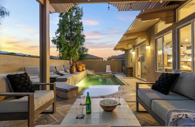 Designer Desert Escape w/ Pool, Spa & Outdoor Dining at The Riley by AvantStay