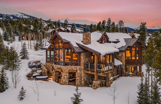 Designer Home + Ski in/Ski out + Hot Tub - Epic Retreat
