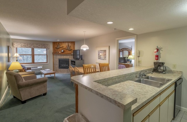 ¡Excelente condominio para una familia junto al Centro de recreación con piscina, jacuzzi, sala de juegos y más!