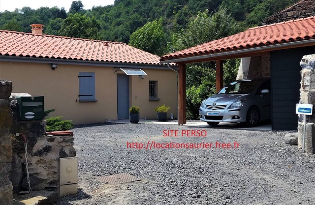 Casa de campo independiente, en medio de las montañas, en Auvernia