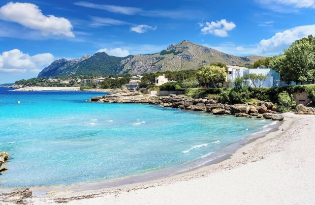 Detached Family Villa with Sea Views in Bonaire, A/C, Private Gated Pool just 15mins walk to Marina