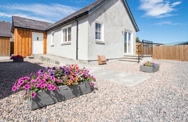 Casa de vacaciones independiente en una zona tranquila pero cerca de las tiendas en Inshes, Inverness