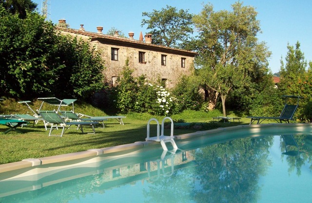 Casa unifamiliar con piscina y jardín privado en la Toscana entre Lucca y el mar.