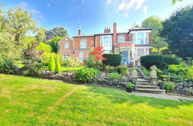 Casa de campo independiente de época única ubicada en Leicester