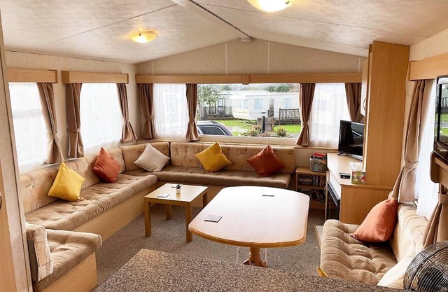 Devon Barnstaple Self Catering Tarka Holiday Park Free Wi-Fi Spacious Static Caravan sleeps 4 Pets allowed location Devon EX31 4AU Just 6 miles from Saunton Sands Please note no sign written vehicles are allowed to park on the holiday park overnight