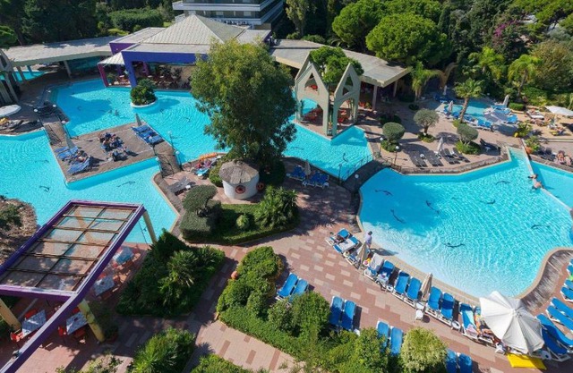 Dionysos Hotel