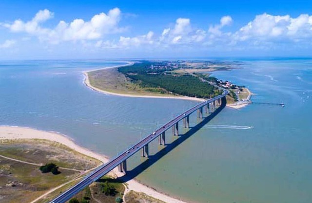 Direct access to the sea! 3-minute walk to the beach.