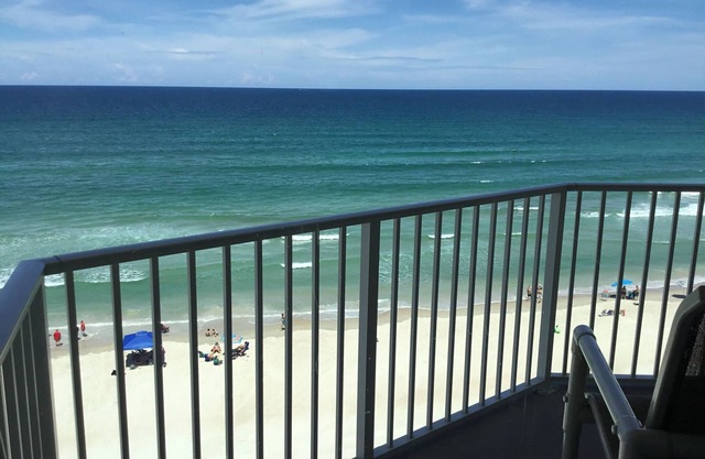 Directamente frente al mar, recién renovado 2 dormitorios, 2 baños condominio - No Drive Beach