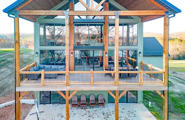 Brand New 6 br 6 ba Lakeview home in Cape Fair