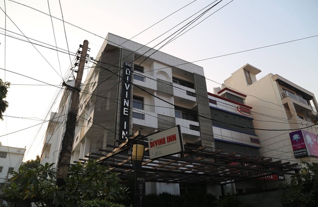 Divine Inn Hotel