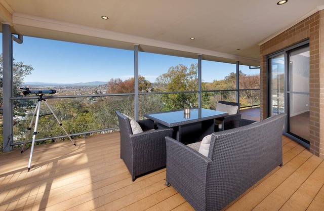 Divine Views on Roper - Glorious three bedroom, two bathroom townhouse with views to die fo!
