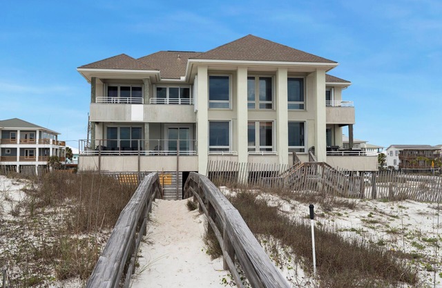 Increíble casa frente a la playa con mucho que ofrecer - más de 5000 pies cuadrados - ¡Renovado!