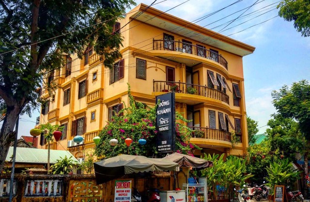 DK's Backpacker Hotel