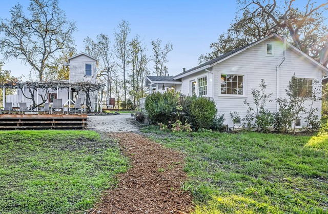 Dog-Friendly Home with Fast WiFi, Washer/Dryer, Firepit, and Ping-Pong Table