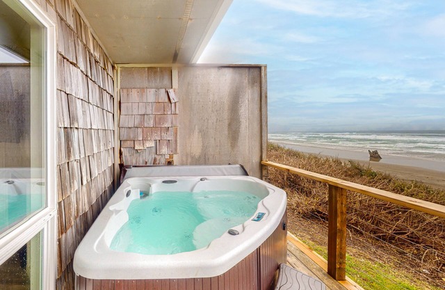 Cómoda, casa frente al mar con jacuzzi privado - a pie de playa y perros OK!