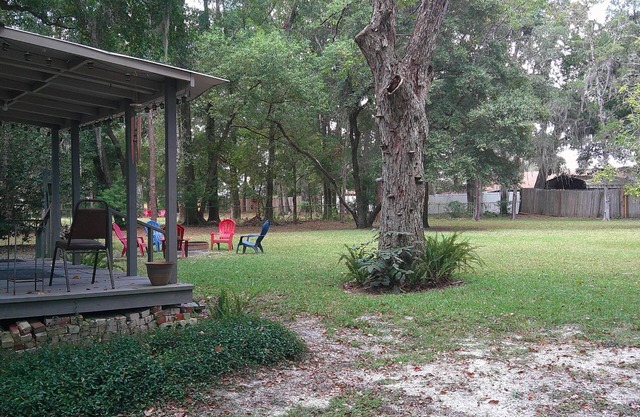 1 Acre Home |Woodsy & Fenced |Dogs Ok |Firepit |Close to Dining/Shops | Moody Oaks Rental Next Door