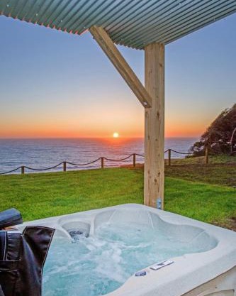 Dolphin by OceanviewHotTubs Oceanfront Shelter Cove Tesla