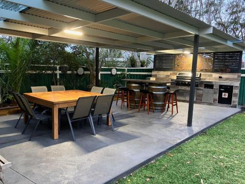 Dolphin Cove - Pet Friendly with Fireplace
