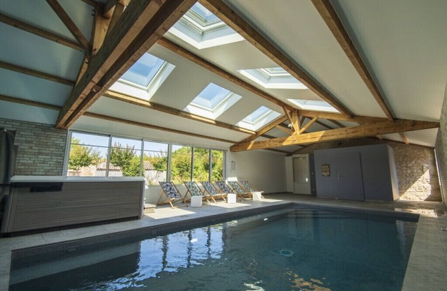 Gîte-Familiar-Baño en la habitacion-Vista al campo-Piscine intérieure spa