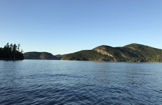 Trailer "Pasado por alto" en el lago George