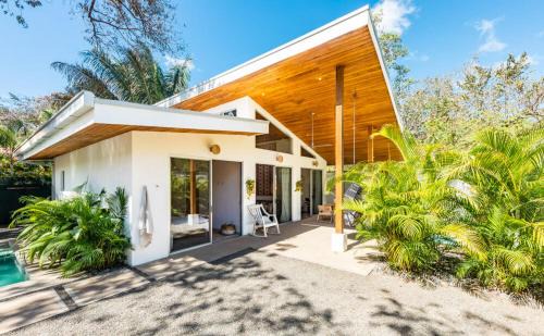 Dos Olas Villa 2-Private Pool, Short Walk to Beach