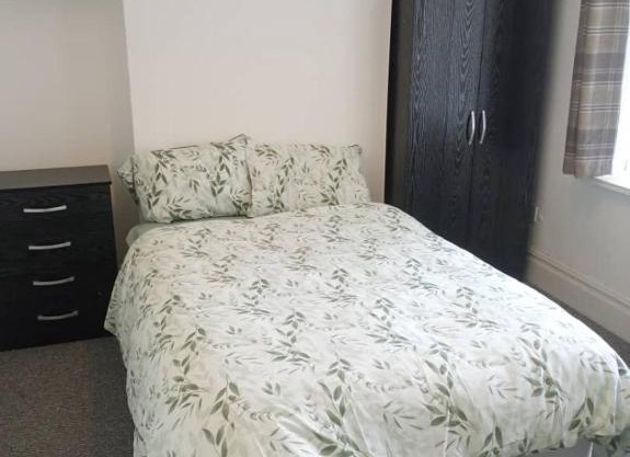 Double bed (R1) close to Burnley city centre