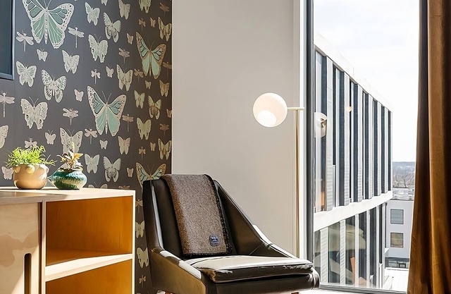 Double Room at Arrive Austin, City View, Dog-Friendly, Minutes to Zargosa Park!