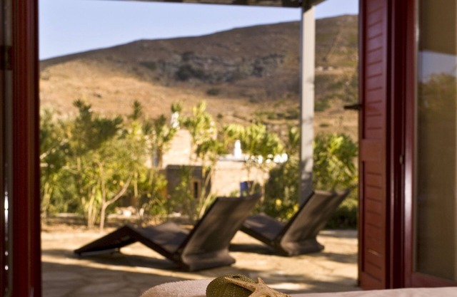 Suite Doble con Vista Lateral al Mar