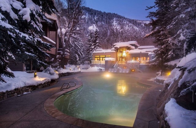 Condominio de 2 habitaciones en el centro de Aspen, a pasos de Aspen Mountain en un complejo de 5 acres