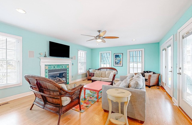 Downtown Bethany Beach house w/ gas grill, outside shower and screened porch