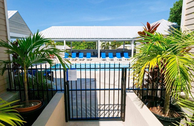 Downtown Casa Caribe by Brightwild Pool