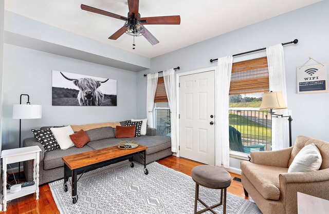 Downtown Condo w/ City Views Walk to Streetcar