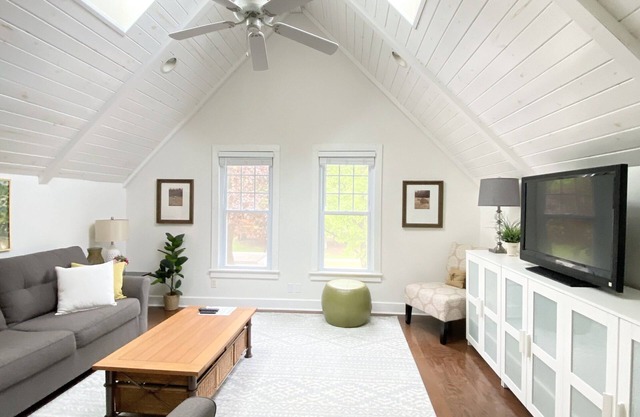 CENTRO Elkhart Lake ... en Deseable Lake St - Superior Shabby Chic Upper Condo