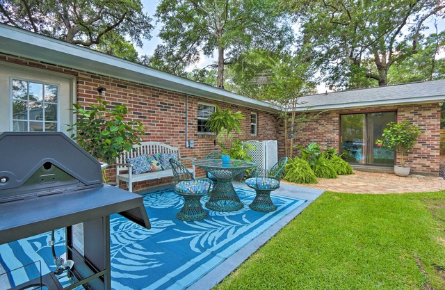 Downtown Home w/ Yard & BBQ - 6 Mi to Downtown!