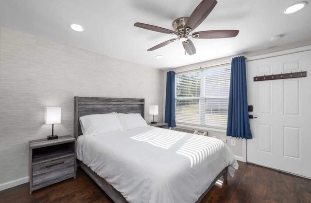 Downtown Kimmswick Room~Renovated~Prime Location