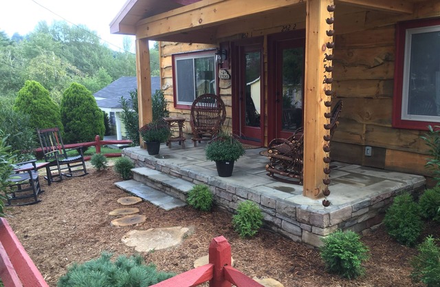 Downtown Main Street -2 BR PATIO CERCADO
