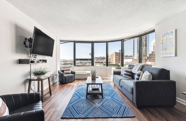 Downtown MICH AVE#4 King Beds Grant Park, 2bd/2ba