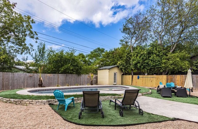 Pool Hot Tub Downtown 4 Bedrooms House