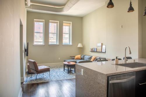Downtown Sleek 2BR Loft